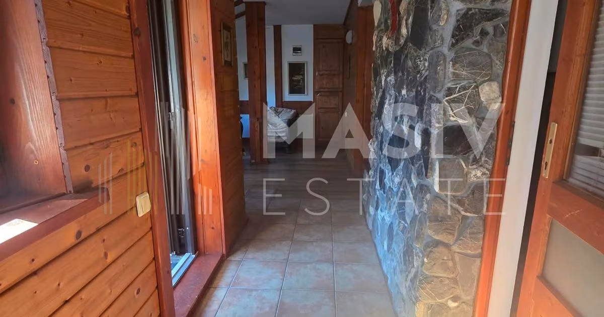 Casă individuală de vânzare cu 3 camere în Azuga
