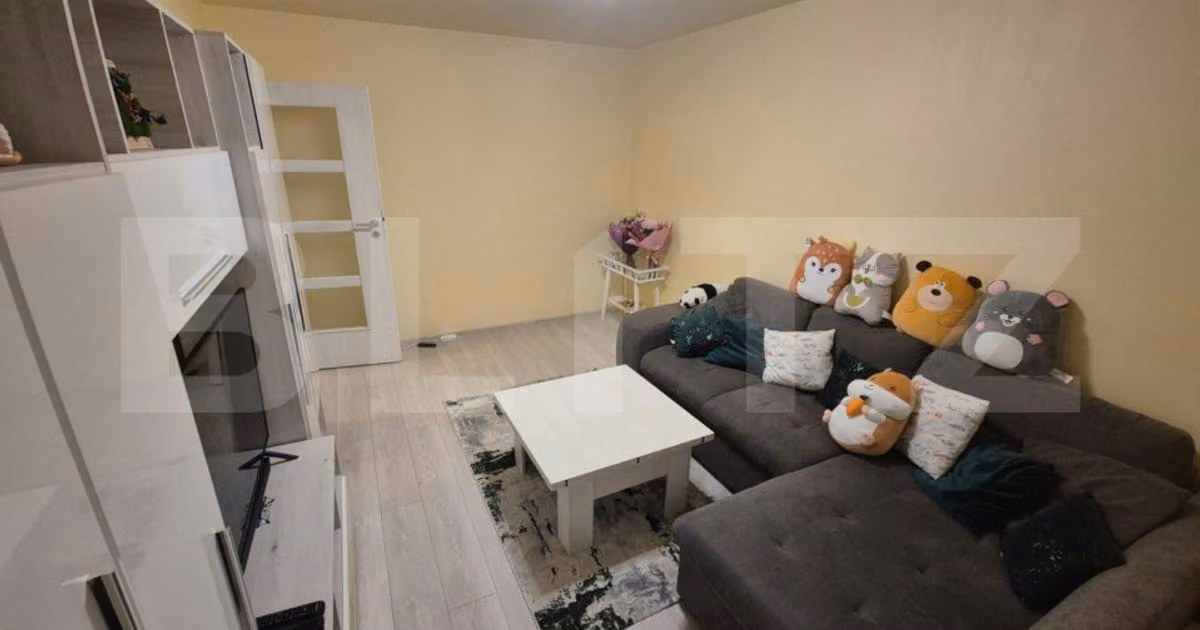Apartament de vânzare cu 3 camere, mobilat în zona Noua, Brașov