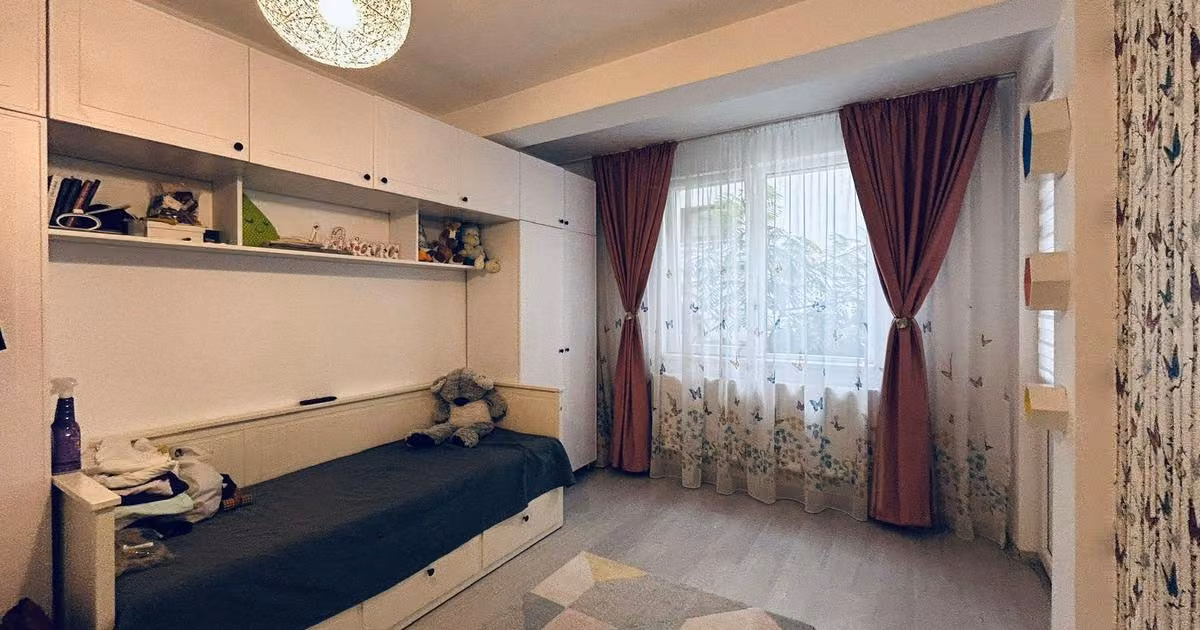 Casă de vânzare cu 4 camere, mobilată în Popești-Leordeni