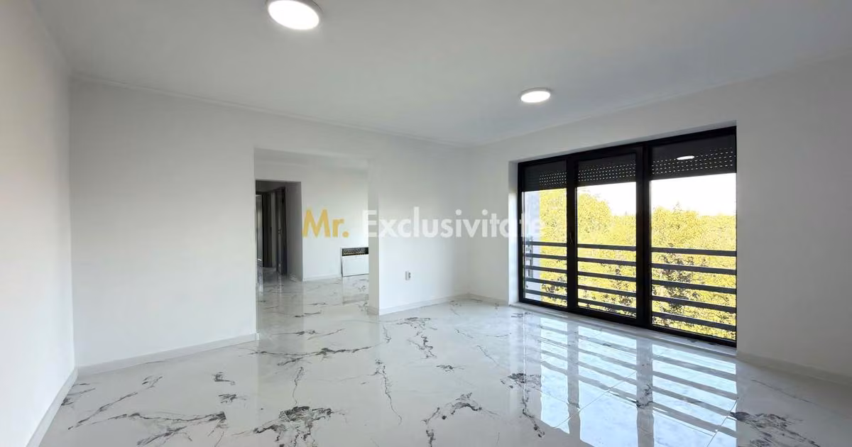 Apartament de vânzare cu 3 camere în Carei