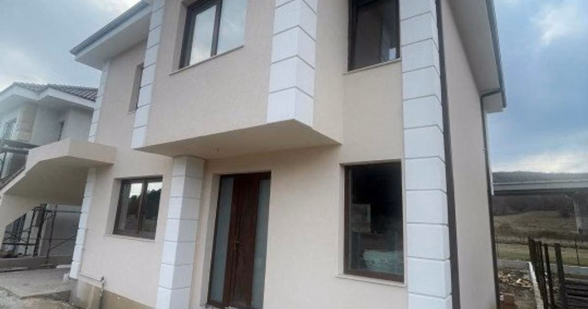 Casă individuală de vânzare cu 4 camere în Luna de Sus