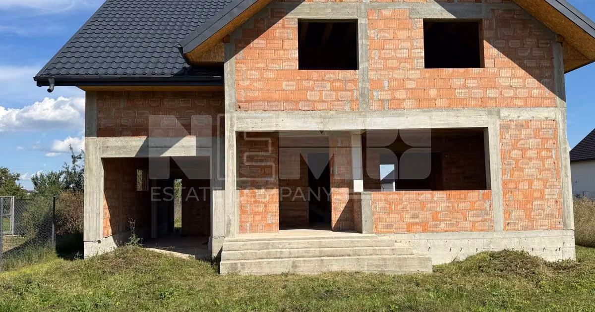 Casă individuală de vânzare cu 5 camere în Rădăuți