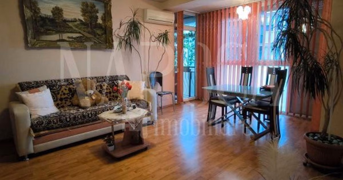 Apartament de vânzare cu 3 camere în zona Nufărul, Oradea