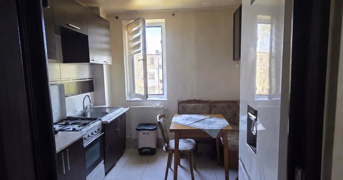 Apartament de vânzare cu 3 camere în zona Far, Constanța