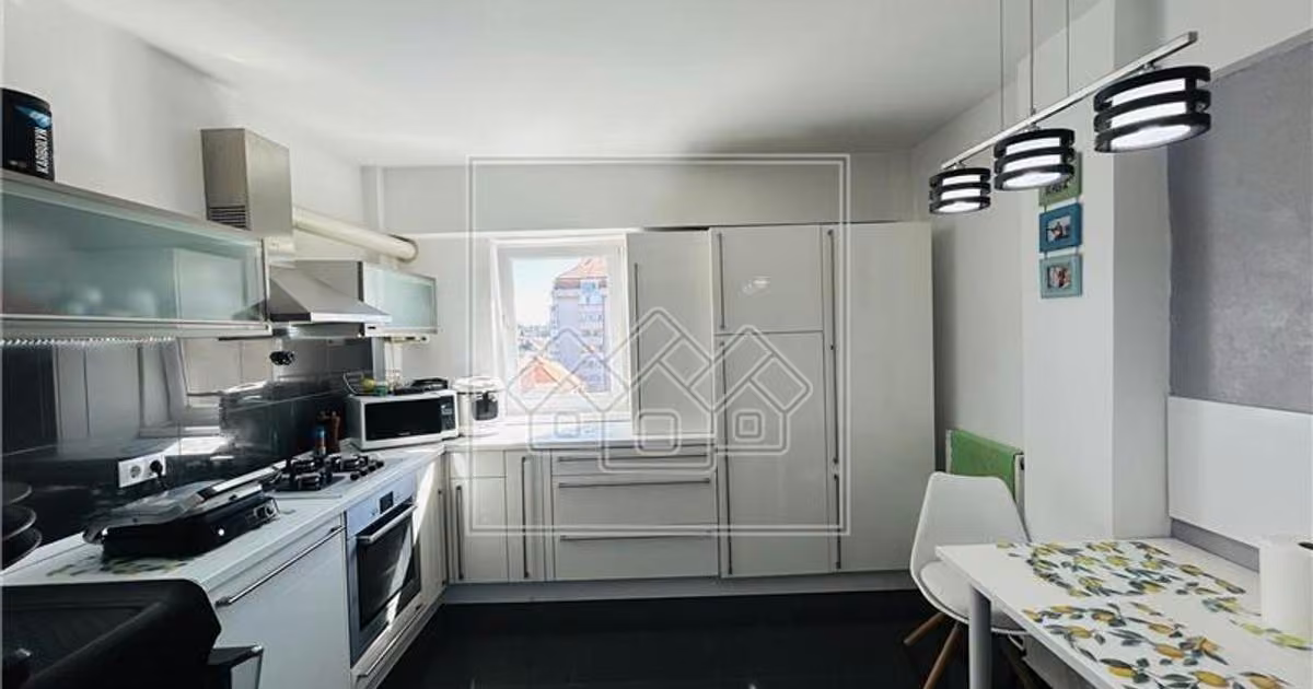 Apartament de vânzare cu 3 camere în zona Turnișor, Sibiu