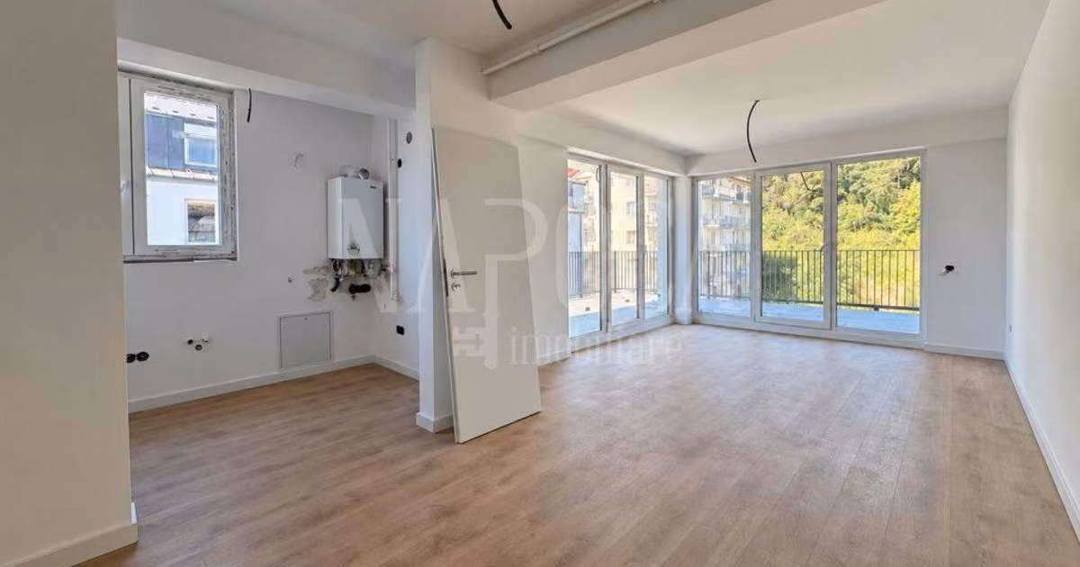 Penthouse de vânzare cu 2 camere în Florești