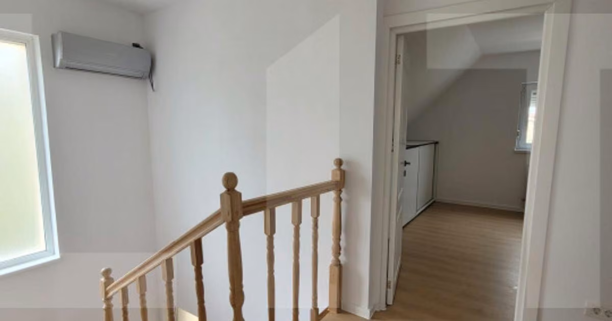 Casă individuală de vânzare cu 4 camere în Dumbrăvița