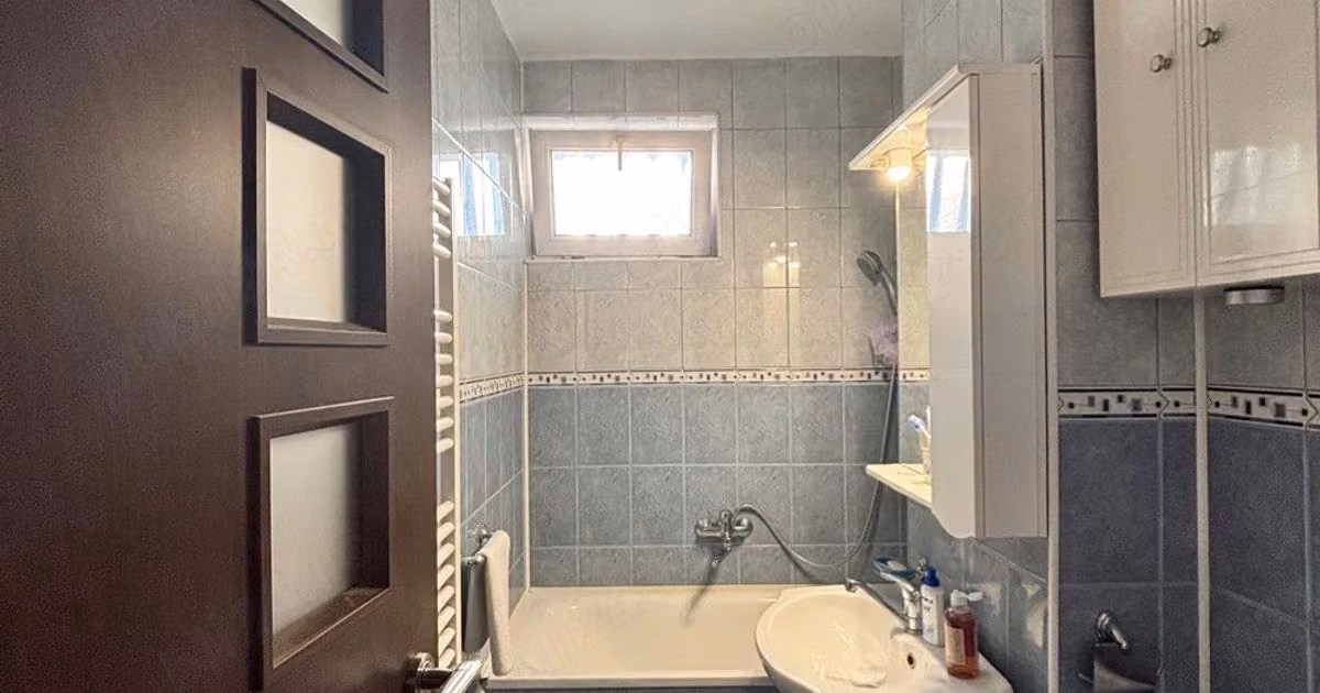 Apartament de vânzare cu 3 camere în zona Tractorul, Brașov