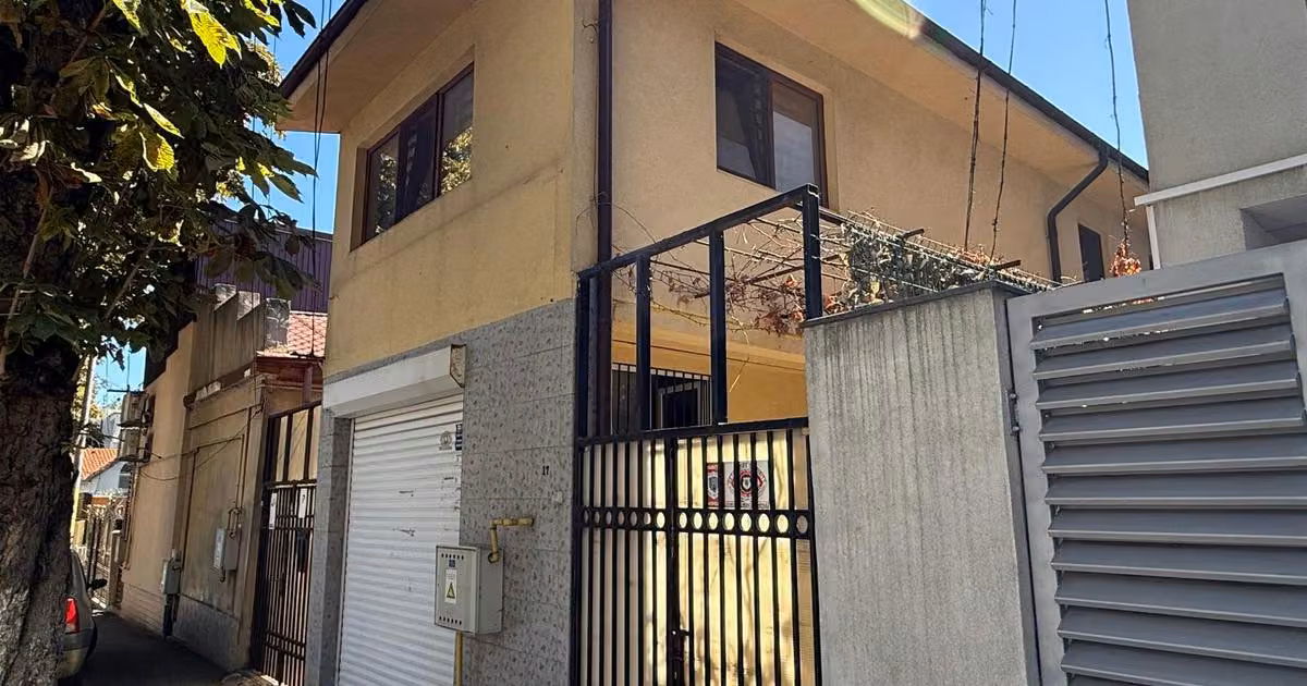 Casă individuală de vânzare cu 4 camere în zona Capitol, Constanța