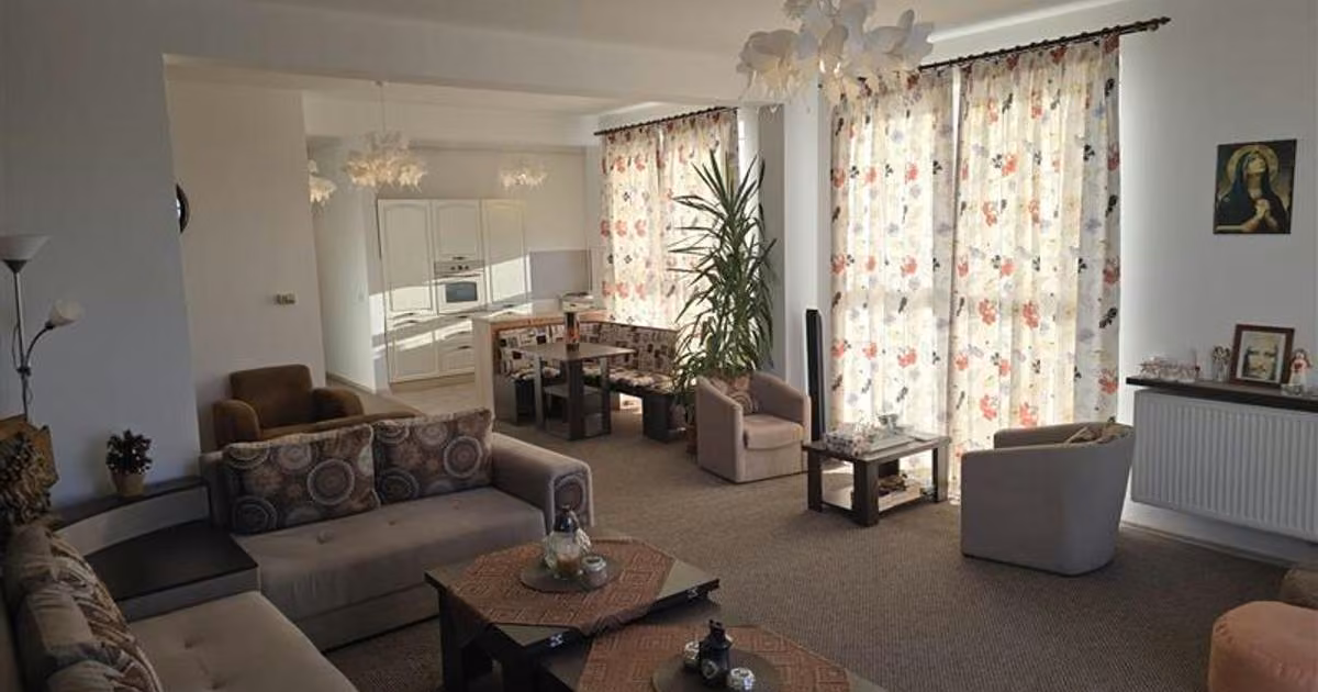 Penthouse de vânzare cu 2 camere, mobilat în zona Avantgarden, Brașov