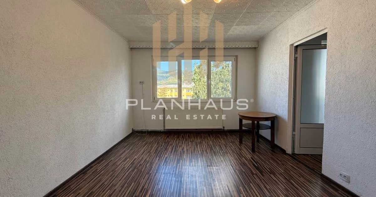 Apartament de vânzare cu 2 camere în zona Decebal, Baia Mare