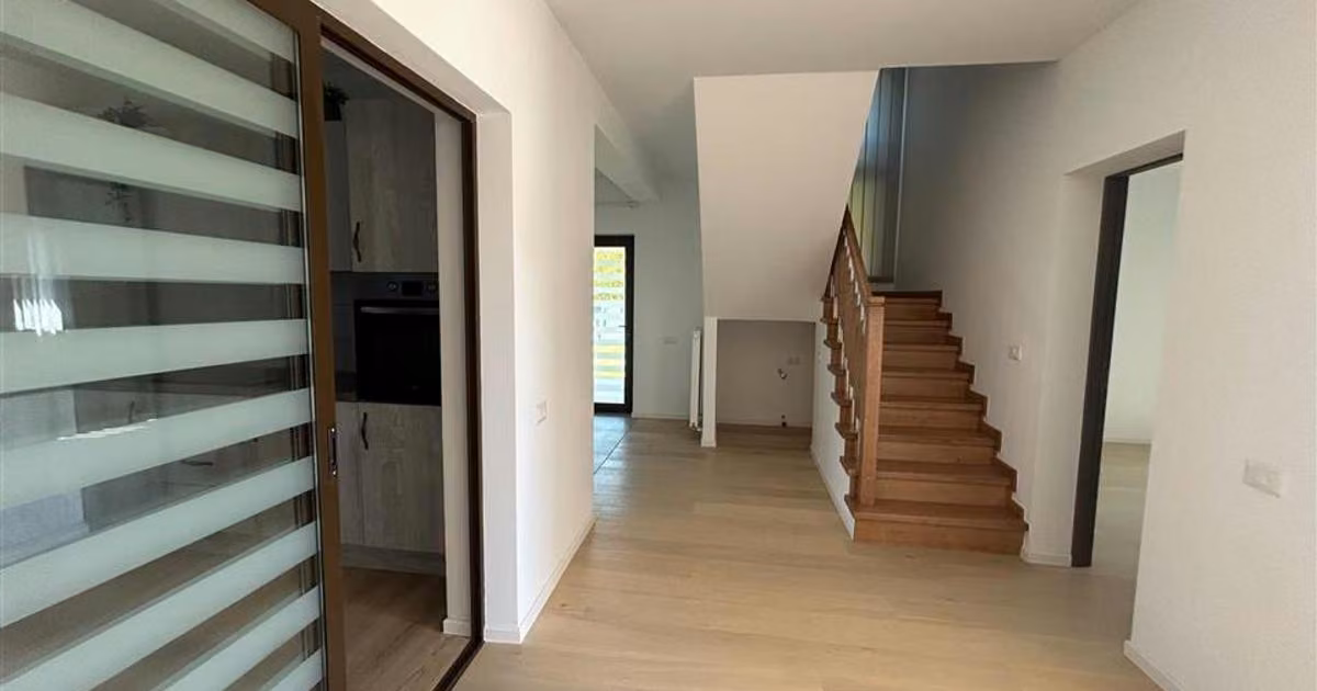 Casă individuală de vânzare cu 5 camere în Pătrăuți