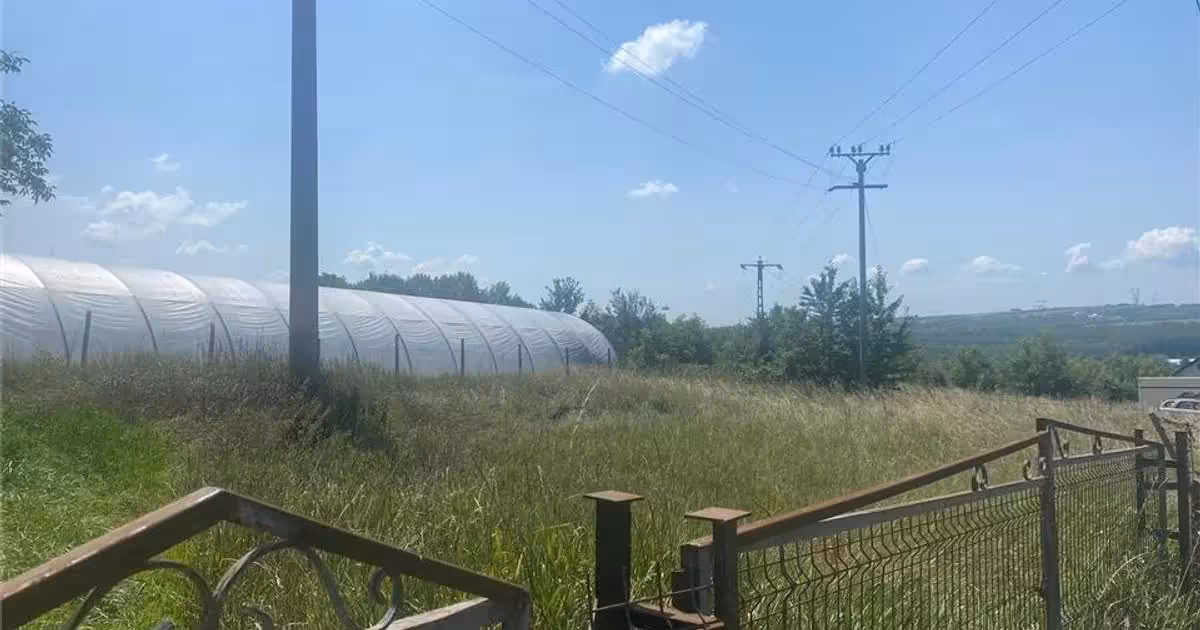 Teren Construcții intravilan de vânzare de 1421 mp, în Fălticeni