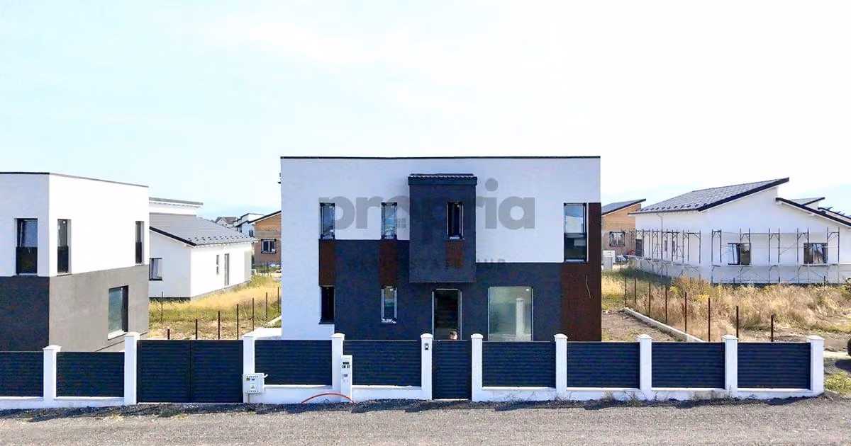 Casă individuală de vânzare cu 4 camere în Sânpetru