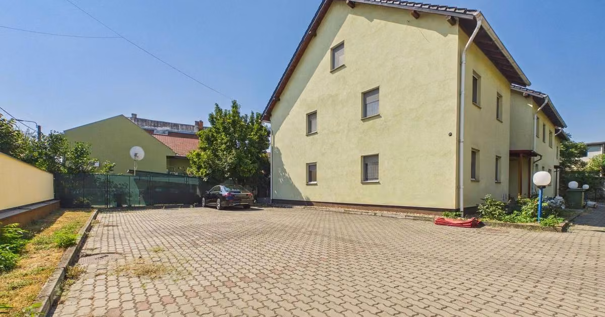 Casă individuală de vânzare cu 18 camere în zona Ultracentral, Arad