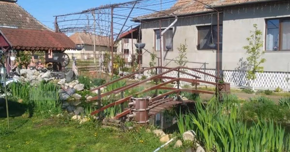 Casă individuală de vânzare cu 6 camere, mobilată în Florești