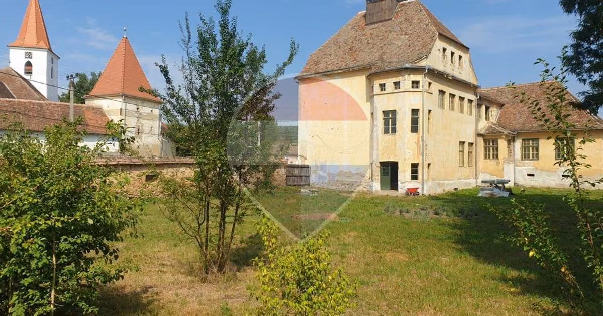 Casă individuală de vânzare cu 7 camere în Bruiu