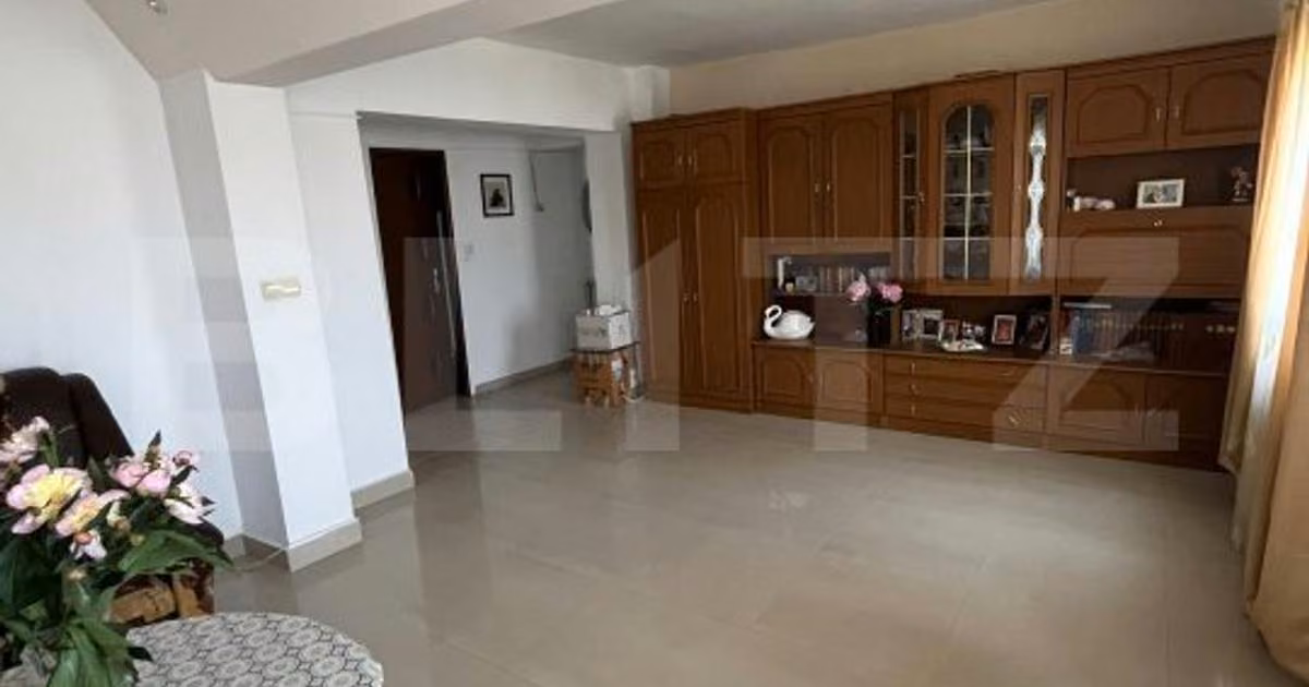 Apartament de vânzare cu 4 camere în Câmpia Turzii