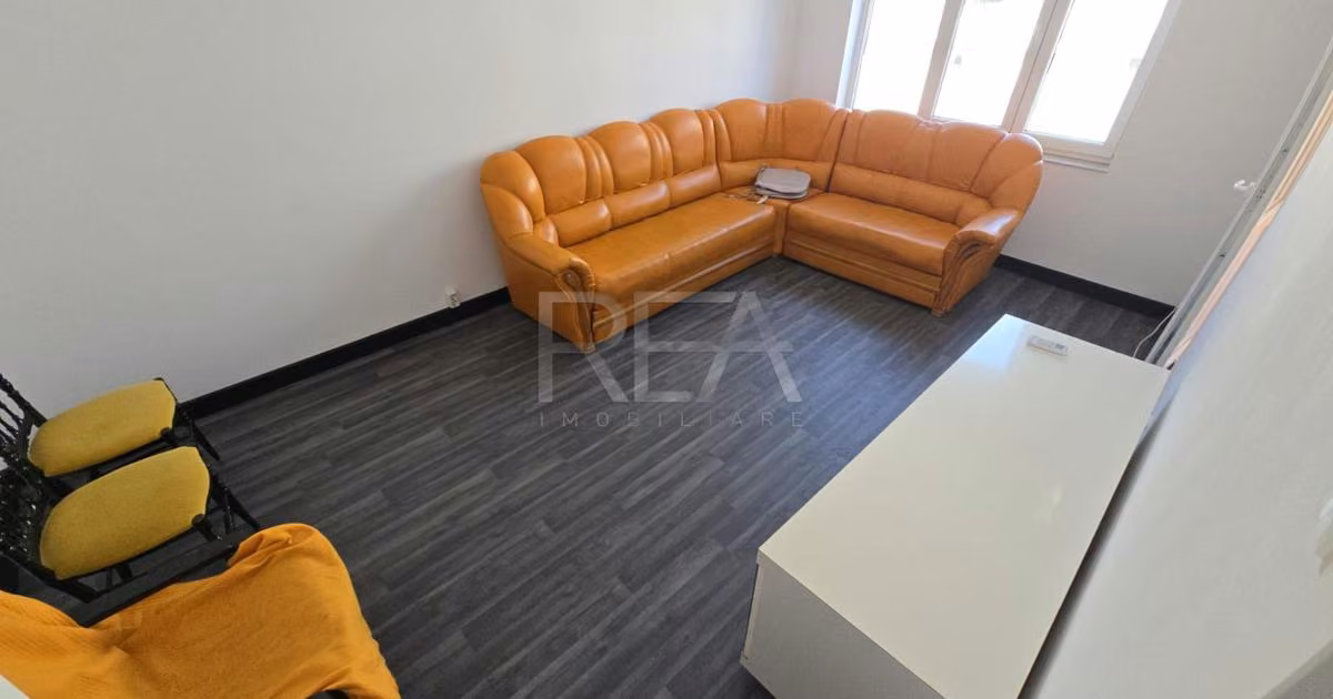 Apartament de vânzare cu 3 camere în zona Sălăjan, Sector 3