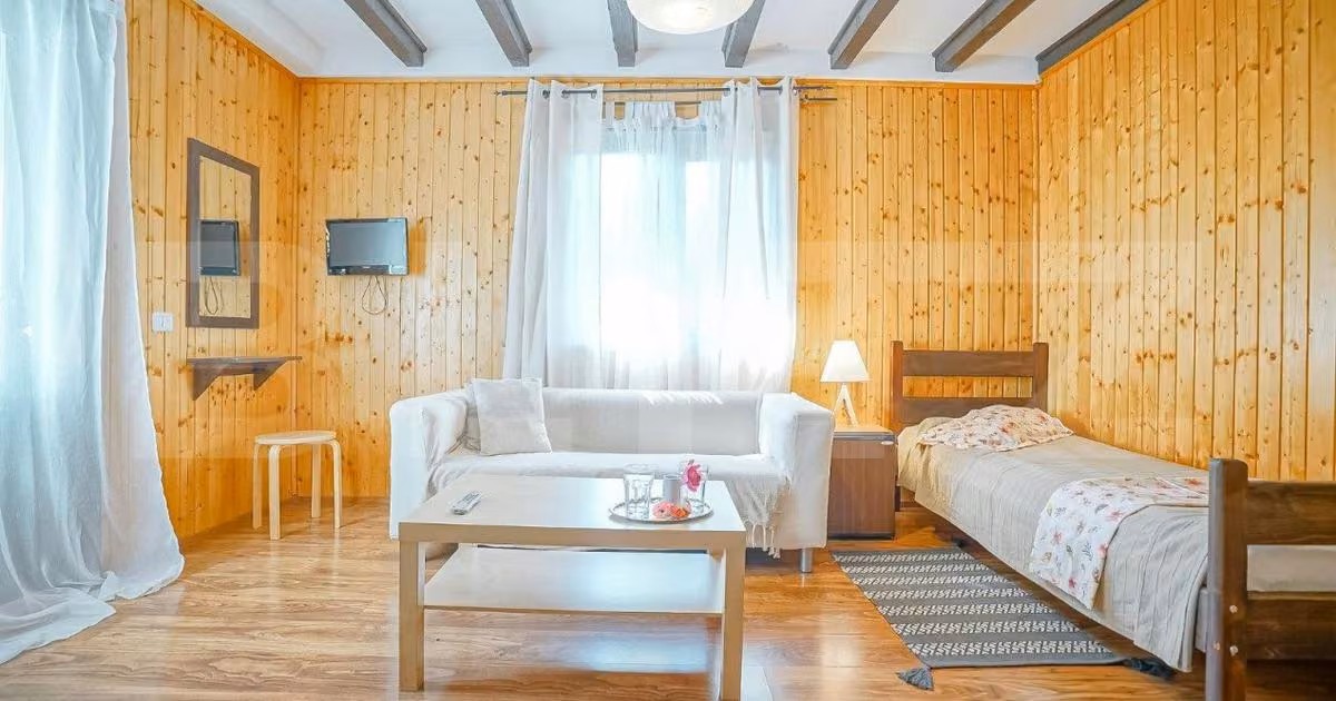 Casă individuală de vânzare cu 14 camere, mobilată în zona Noua, Brașov