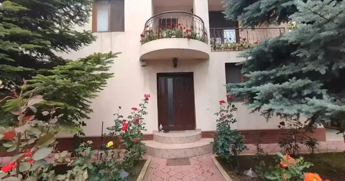 Casă de vânzare cu 5 camere, mobilată în Popești-Leordeni