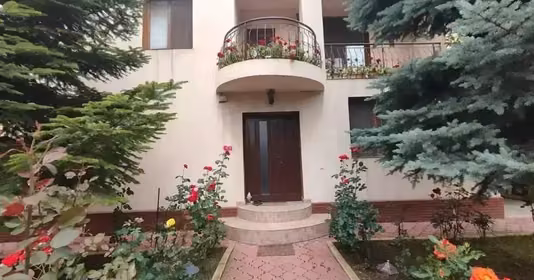 Casă Central