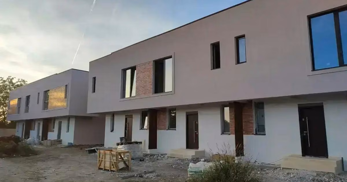 Casă de vânzare cu 3 camere în Otopeni