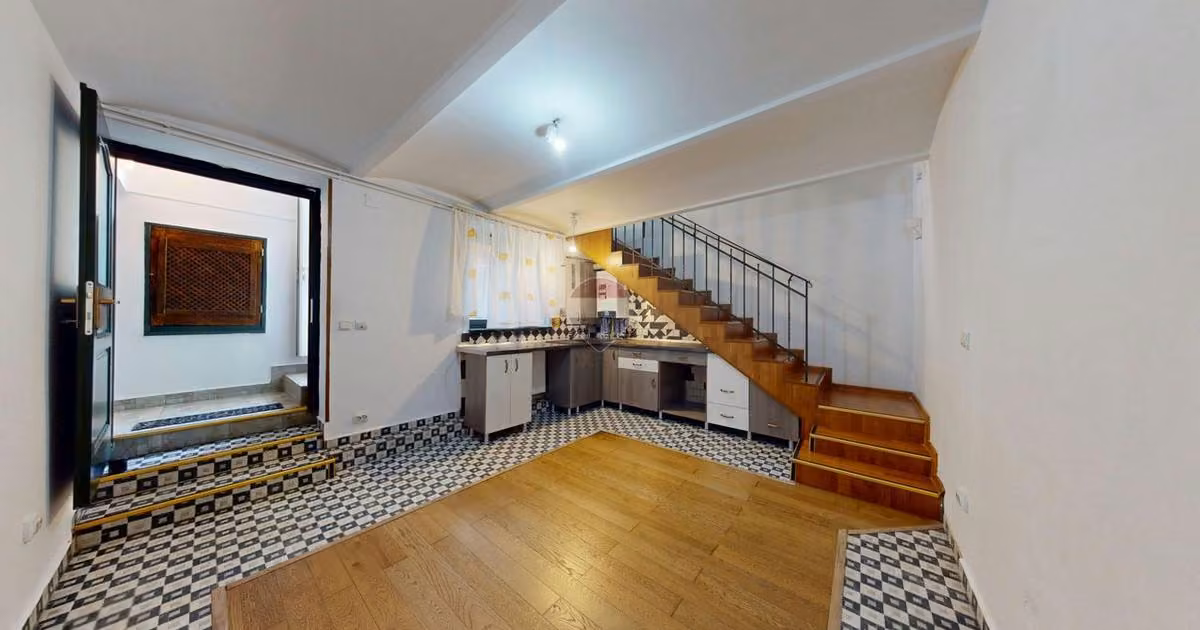 Apartament de vânzare cu 3 camere în zona Centrul Istoric, Brașov