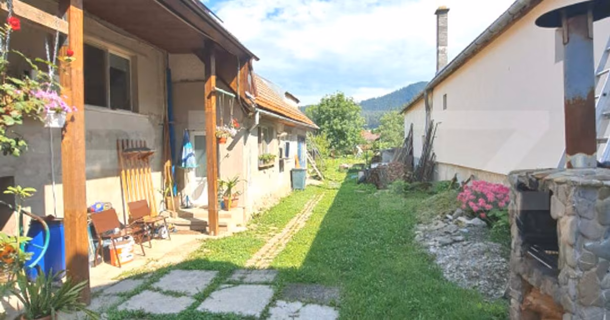 Casă individuală de vânzare cu 5 camere, mobilată în Săcele