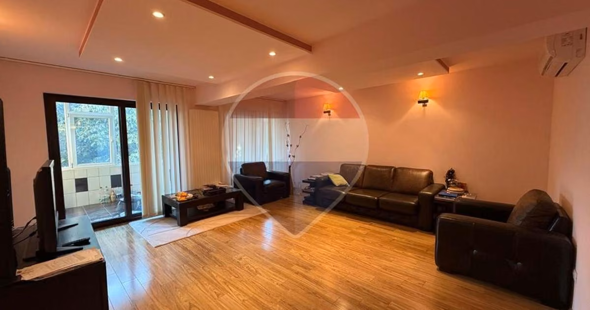 Apartament de vânzare cu 4 camere în zona Central, Focșani