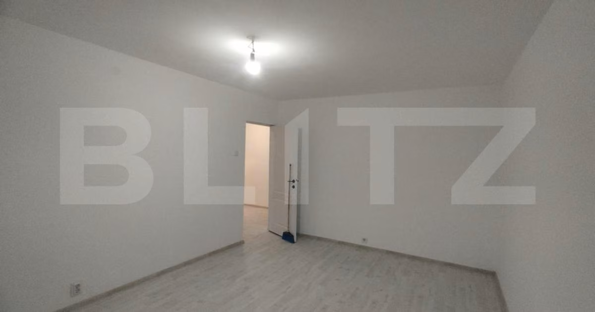 Apartament de vânzare cu 3 camere în zona Tomești, Iași