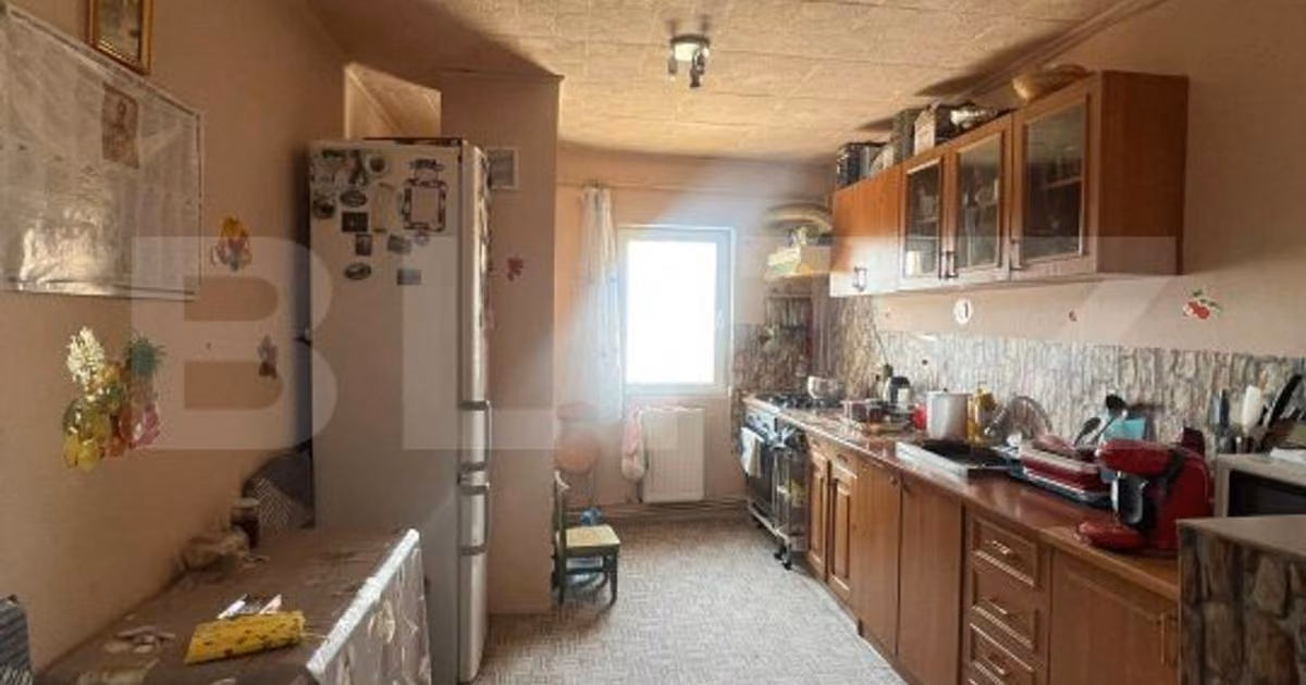 Apartament de vânzare cu 3 camere, mobilat în Turda