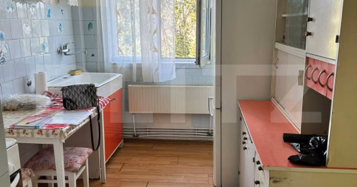 Apartament de vânzare cu 3 camere, mobilat în Turda