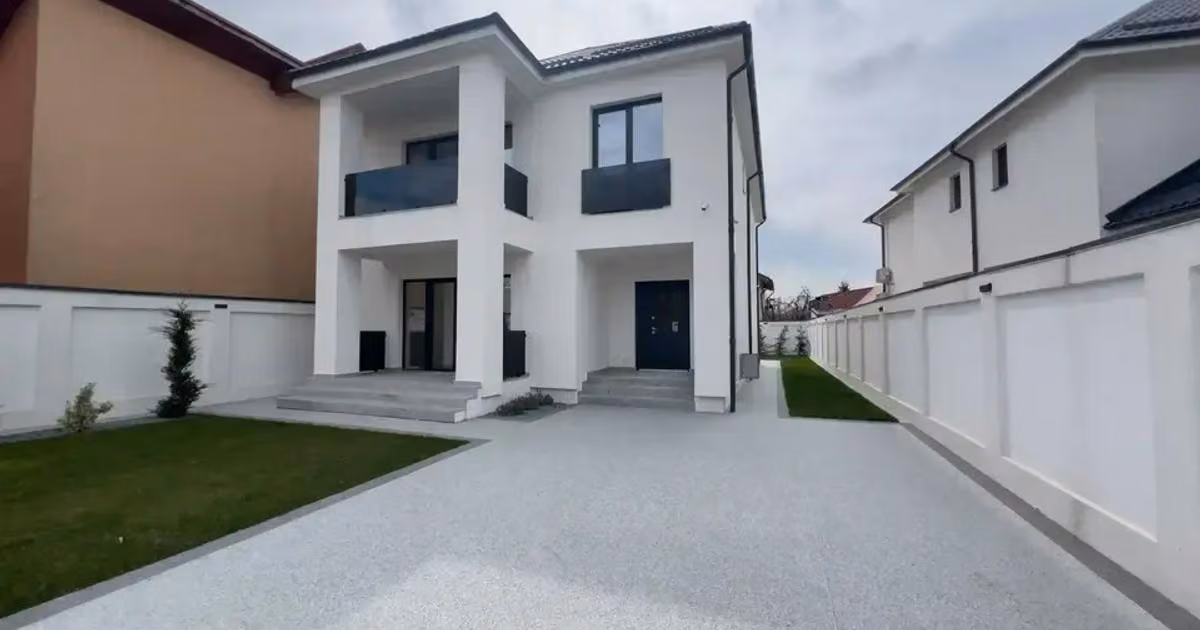 Casă de vânzare cu 5 camere în Voluntari