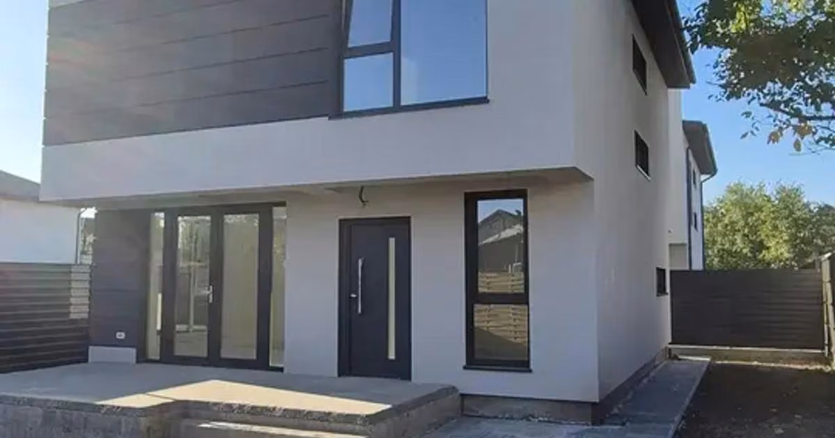 Casă de vânzare cu 4 camere în Otopeni