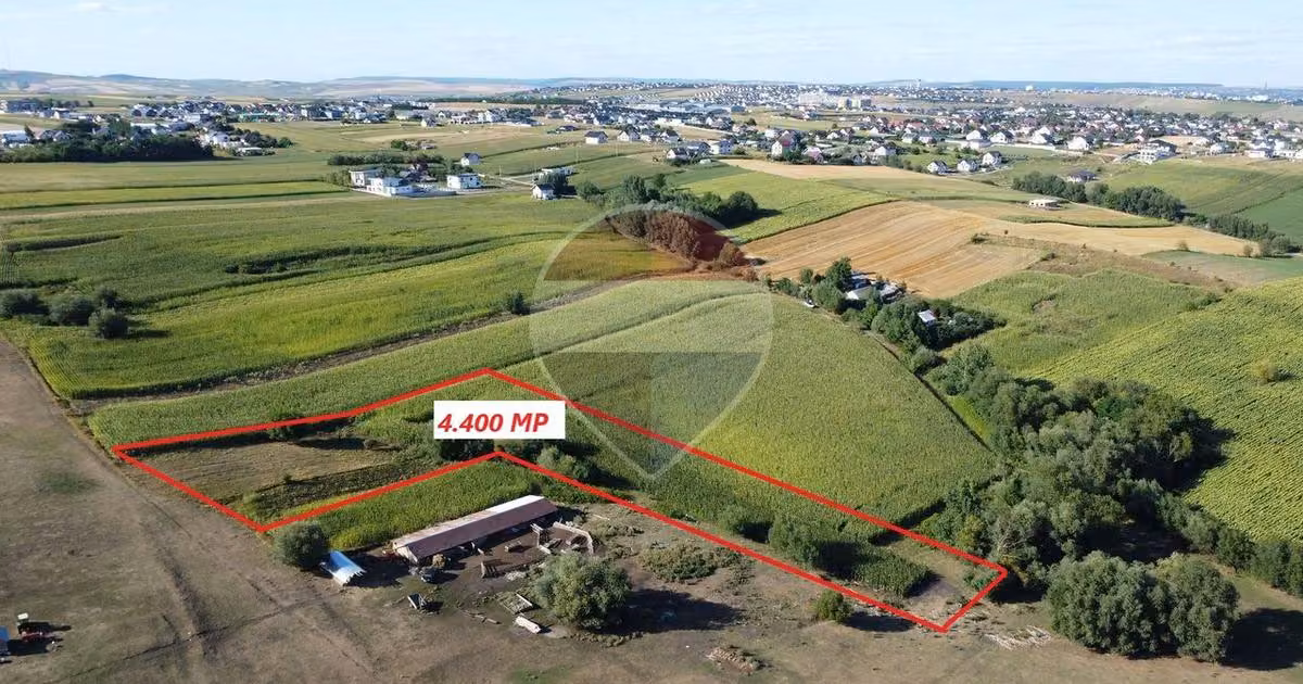 Teren agricol intravilan de vânzare de 4400 mp, în Moara