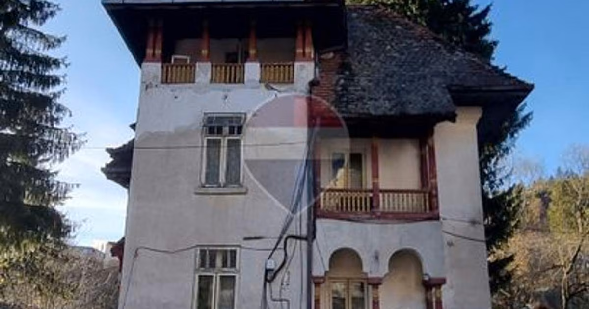 Casă individuală de vânzare cu 10 camere în Predeal