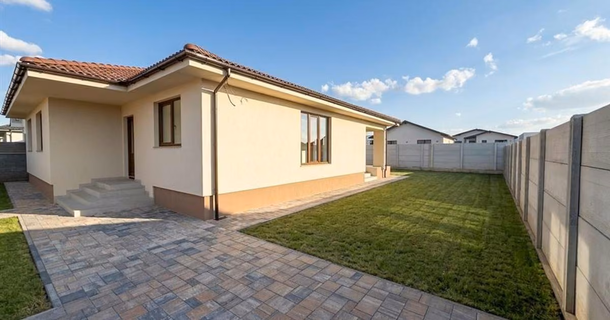 Casă de vânzare cu 4 camere în Sântandrei