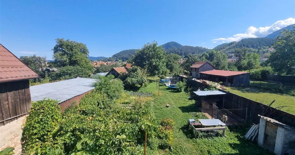 Casă individuală de vânzare cu 5 camere, mobilată în Săcele