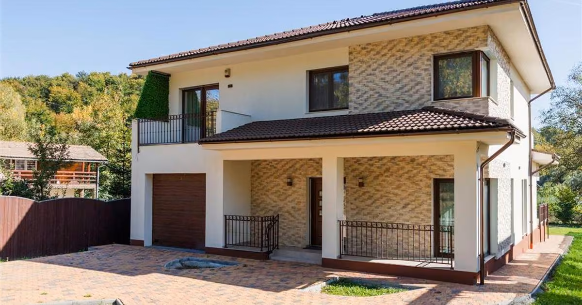 Casă individuală de vânzare cu 5 camere, mobilată în zona Noua, Brașov