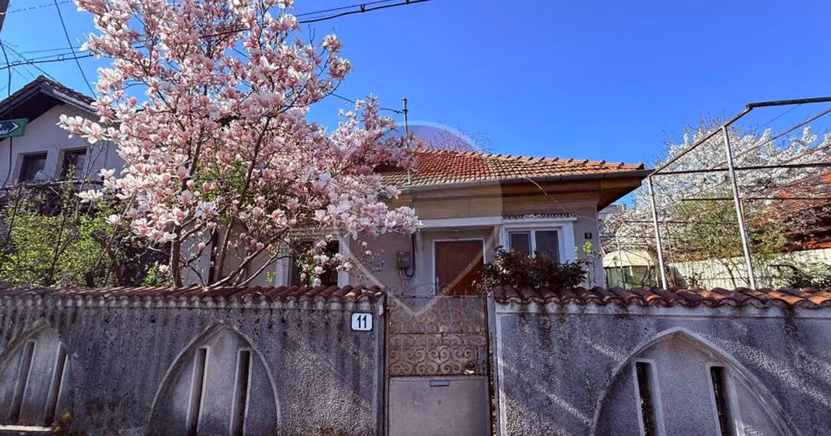 Casă de vânzare cu 4 camere în zona Păcii, Sector 6