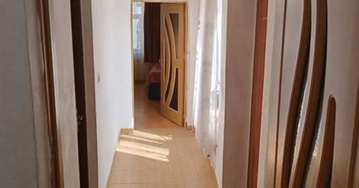 Casă de vânzare cu 4 camere în Beiuș