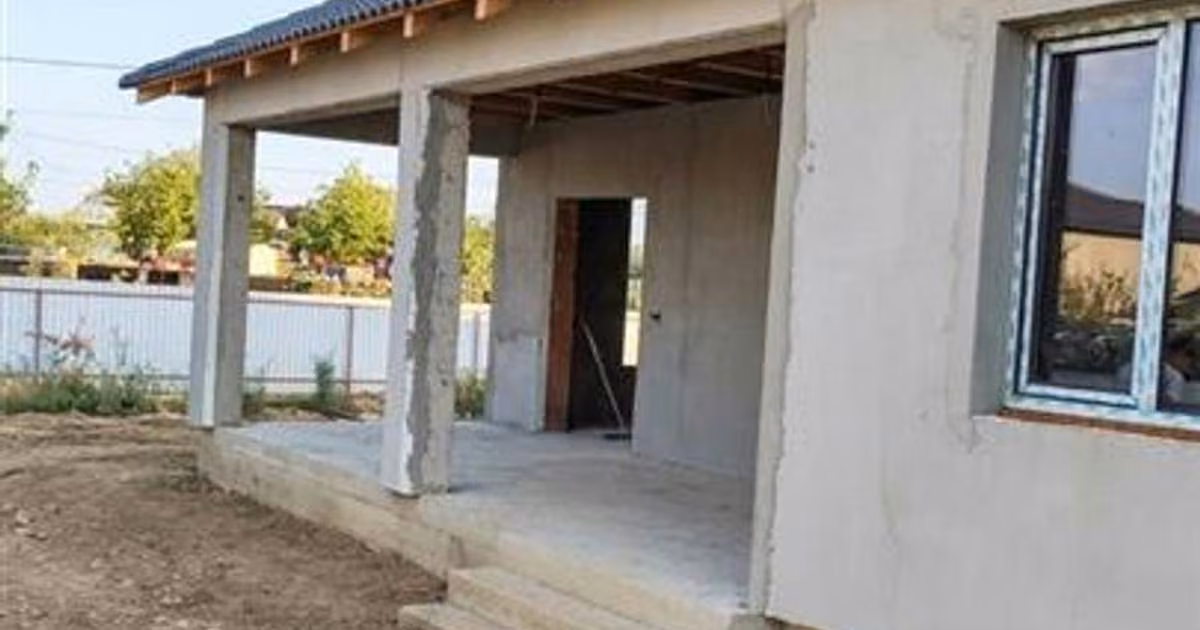 Casă de vânzare cu 3 camere în Leș