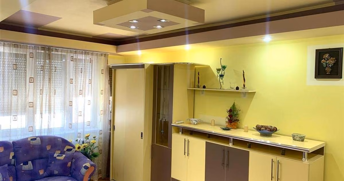 Apartament de vânzare cu 3 camere în zona Cantemir, Oradea