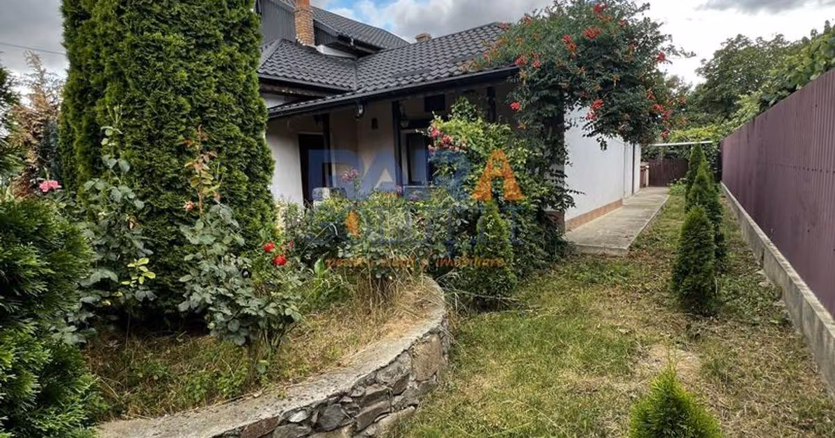 Casă individuală de vânzare cu 3 camere, mobilată în Cordun