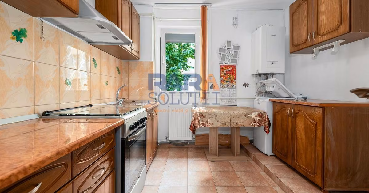 Apartament de vânzare cu 2 camere, mobilat în Roman