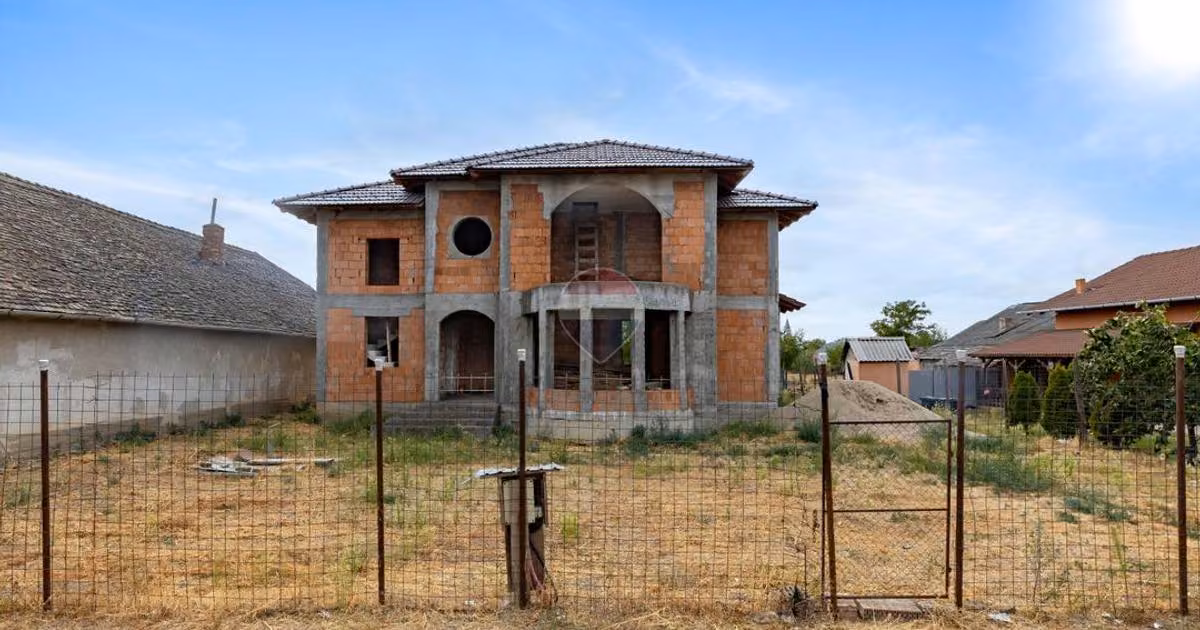 Casă individuală de vânzare cu 5 camere în Semlac