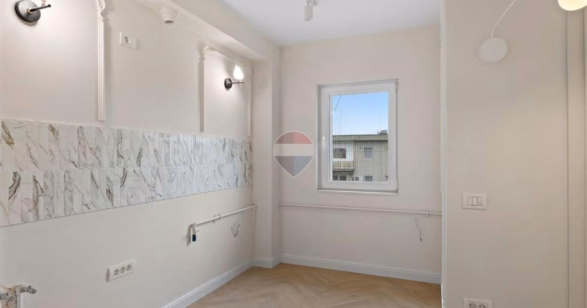 Apartament de vânzare cu 3 camere în zona Central, Arad