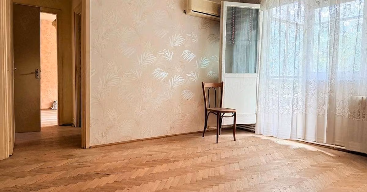 Apartament de vânzare cu 3 camere în zona Podu Roș, Iași