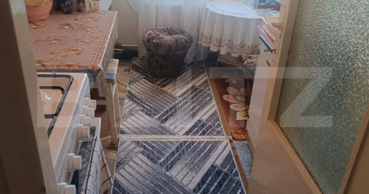 Apartament de vânzare cu 3 camere, mobilat în Turda